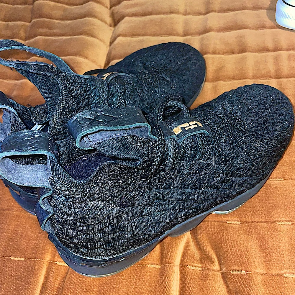 nike lebron 15 metallic gold